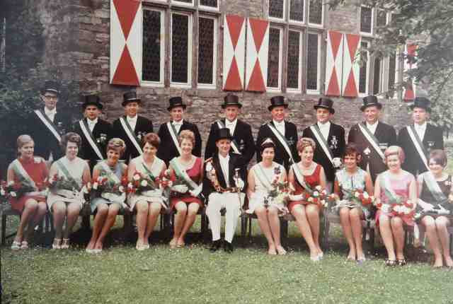 koepaar_Ryssen_hofstaat_1968